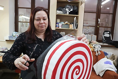 \"Здесь верят в чудо\": как театры Могилева создают новогоднюю сказку