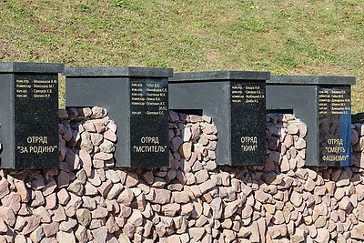 Мемориал в честь партизан легендарной бригады открыли после реконструкции в Полоцком районе