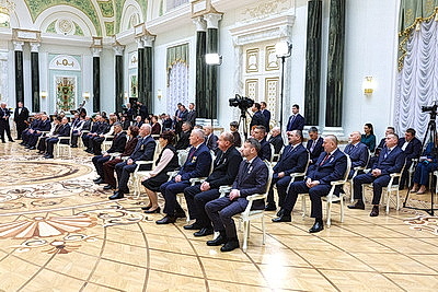 Лукашенко вручил награды заслуженным аграриям Беларуси