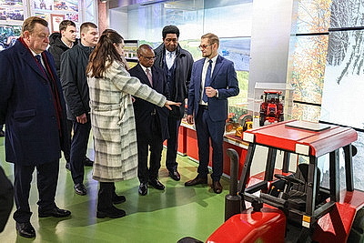 Парламентская делегация Кении посетила МНПЦ хирургии, трансплантологии и гематологии и МТЗ