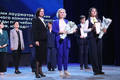 Премии Брестского облисполкома вручили 64 победителям олимпиад и их педагогам
