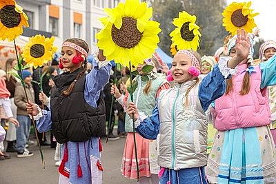 Памятник креветке, выставка караваев и подворий. В Белоозерске проходят \"Дажынкі-2025\"