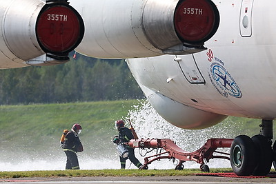 В Национальном аэропорту Минск прошло учение по тушению пожара и спасению людей