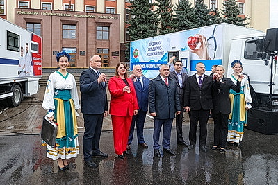 Ключи от шести новых передвижных ФАПов передали в районы Гомельской области