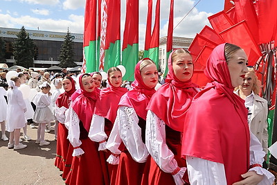 Праздничные концертные программы ко Дню Победы проходят в регионах