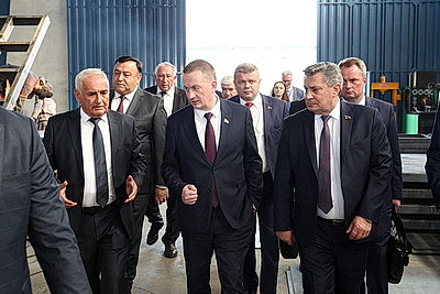 Премьер-министр Беларуси ознакомился с производством АОЗТ \"Агротехсервис\" в Душанбе