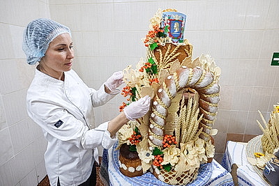 Вкусный и символичный декор. Витебские хлебопеки изготовили главный каравай областных \"Дажынак\"