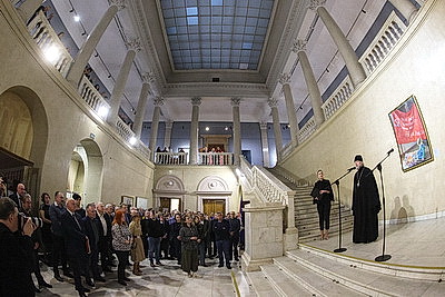 \"Знамя Победы\": какие картины можно увидеть на передвижном выставочном проекте в НХМ