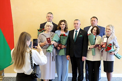 Турчин вручил госнаграды представителям различных сфер