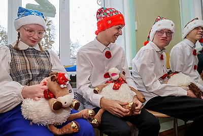 Подарки от большой олимпийской семьи вручили особенным детям из Светлогорска