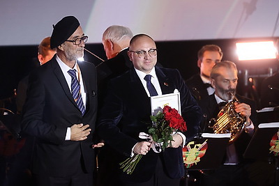 \"Лiстапад\": специальный приз Президента Беларуси присужден китайскому режиссеру Чжан Чжуну