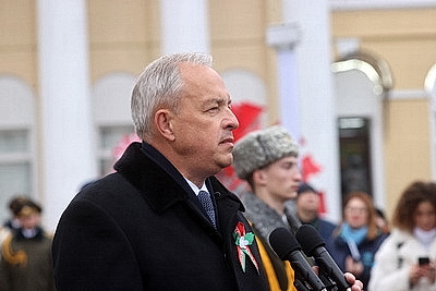 Памятник Рокоссовскому, парад военной техники. В Гомеле почтили память героев-освободителей