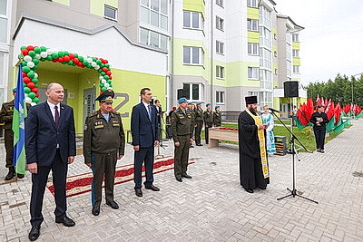Новый дом для военнослужащих введен в строй в Марьиной Горке