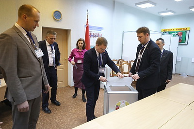 В Беларуси закрылись избирательные участки, начался подсчет голосов