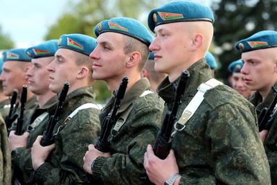 Репетиции парада в честь 80-летия Великой Победы прошли в регионах Беларуси