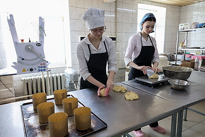 Больше сдобы. Как в Витебском индустриальном колледже пекут традиционные пасхальные куличи
