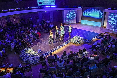 Дизайнеры и театры моды из Беларуси и России приняли участие в фестивале-конкурсе \"Синий дом\" в Витебске