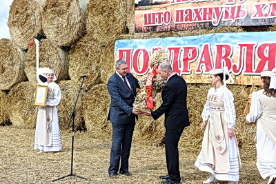 В Слуцком районе чествовали комбайнера-восьмитысячника