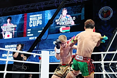 Белорус Нечитайло победил японца Катасиму в бою за звание чемпиона мира по кикбоксингу WKF
