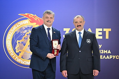 Лучшие работники спортивной отрасли отмечены наградами НОК и Минспорта