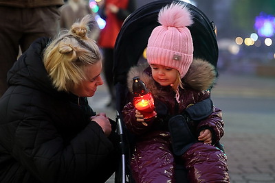 Символ мира, любви и религиозного единства. В Гродно прибыл Вифлеемский огонь