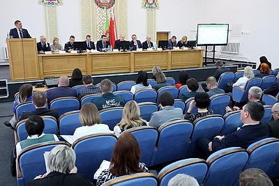 Перспективы и точки роста. Сергеенко принял участие в заседании Чашникского райисполкома