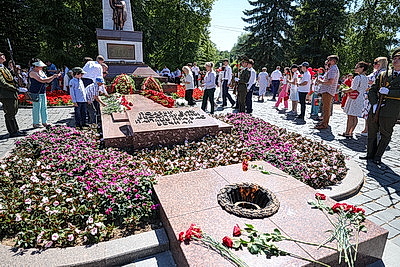 Более 2 тыс. человек прошли по центру Гродно в \"Шествии поколений\"