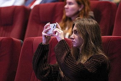 \"Мы сделали все возможное, чтобы удивить\". Режиссер \"Переломного момента\" о дошлифовке фильма