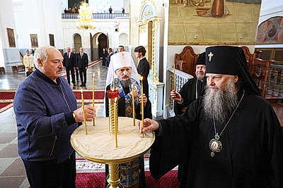 Лукашенко посетил монастырь в Жировичах