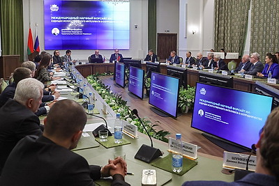 Уровень развития ИИ в Беларуси и России обсудили в НАН