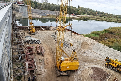 Новый мост через реку Сож возводят в Гомельской области