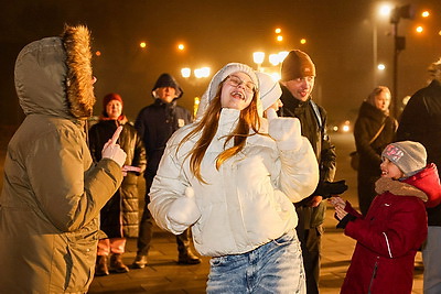 С хороводами, подарками и белорусскими песнями. В комплексе \"Лошицкий\" прошли первые новогодние гуляния