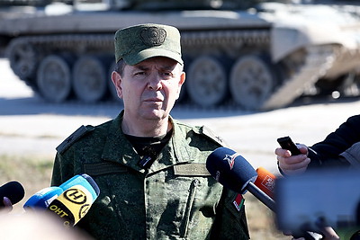 Тренировка парадных расчетов механизированной колонны проходит на аэродроме Липки