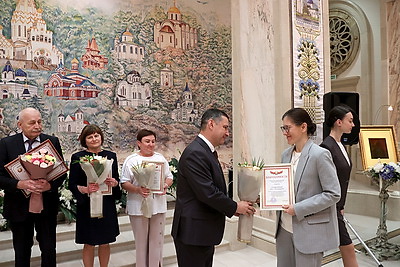 \"Каждый день спасают жизни\". В Минской области чествовали лучших медработников