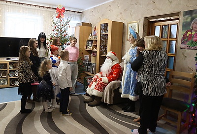 Воспитанников Кобринской детской деревни поздравили с Новым годом