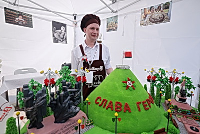 Ароматно, вкусно и гостеприимно. Каравай-фест \"Бацькава булка\" в четвертый раз собрал гостей