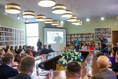 На \"Лістападзе\" состоялась презентация книги \"Смотри и помни. Великая Отечественная война в белорусском кино\"