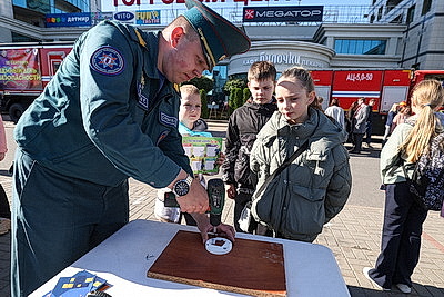 Столичные спасатели присоединились к акции \"Единый день безопасности\"