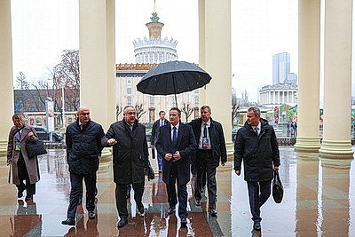 Модернизация и развитие. Турчин посетил павильон Беларуси на ВДНХ в Москве