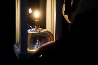 Символ мира, любви и религиозного единства. В Гродно прибыл Вифлеемский огонь