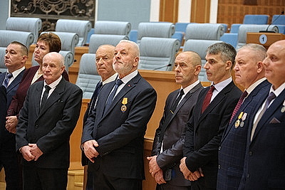 Лукашенко вручил награды заслуженным аграриям Беларуси