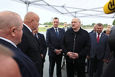 Лукашенко совершил рабочую поездку в Петриковский район