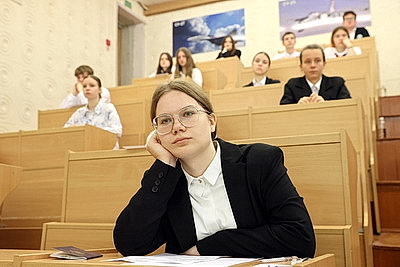 Централизованные испытания начались одновременно по всей стране