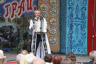 Региональный фестиваль \"Грай, гармонік!\" собрал в Ельске профессиональных музыкантов и любителей