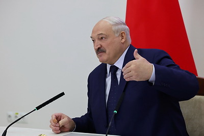 Лукашенко проголосовал на президентских выборах и провел пресс-конференцию для СМИ