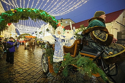Шествие Дедов Морозов и Снегурочек собрало в Гродно более 700 участников