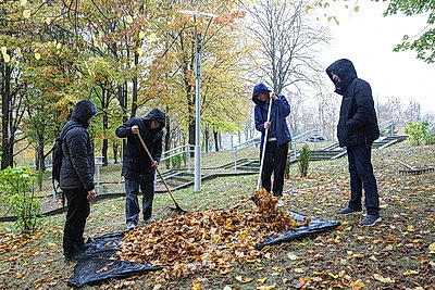 Чтобы улицы города стали чище: жители Минска и Могилева приняли участие в субботнике