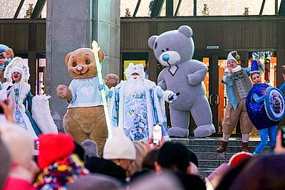 В Минске новогодними огнями засияла главная елка страны