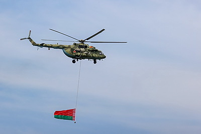 Высший пилотаж. Как в Мачулищах отпраздновали День военно-воздушных сил Беларуси