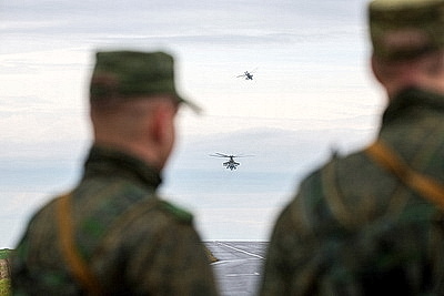 На учении \"Запад-2025\" военные самолеты посадили на автомобильную дорогу